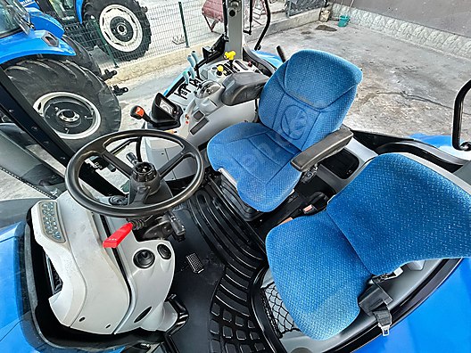 Machinery / Agricultural Machines / Tractors / New Holland / TR6.120