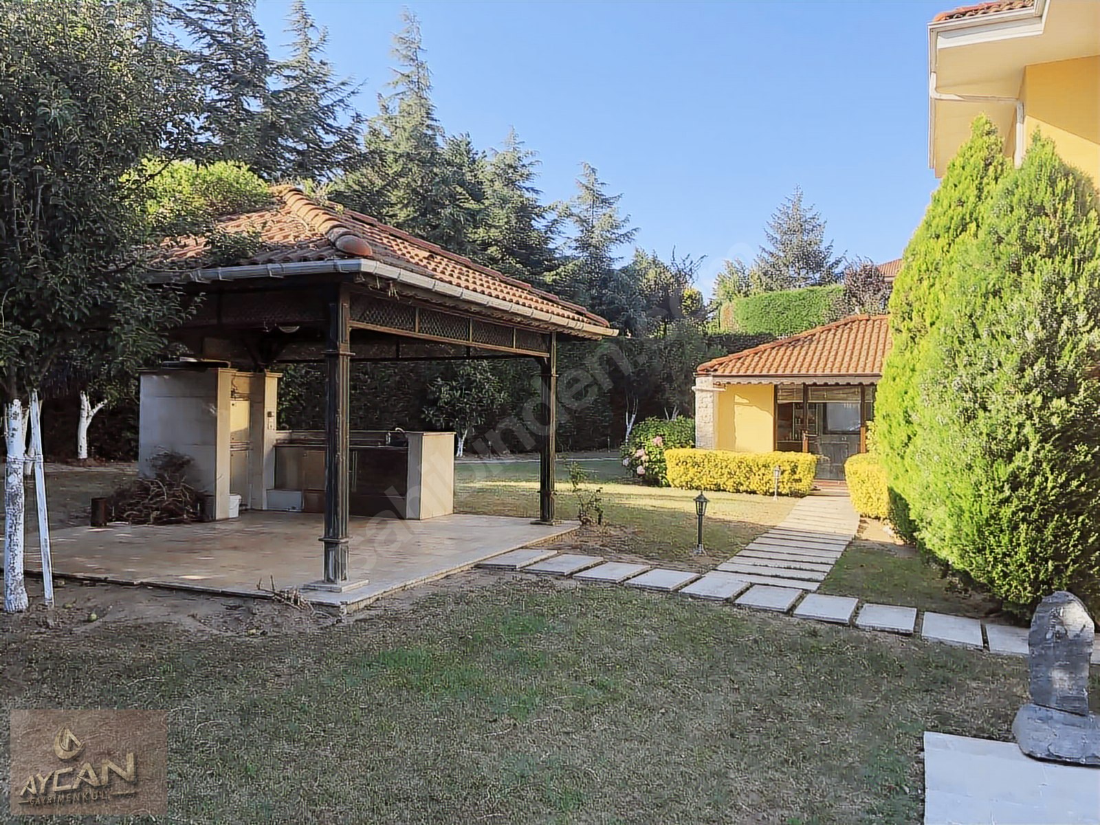 BÜYÜKÇEKMECE KARAAĞAÇ HİSAR EVLERİ FULL TADİLATLI KELEPİR VİLLA