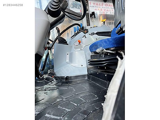 Machinery / Agricultural Machines / Tractors / New Holland / TR5.110