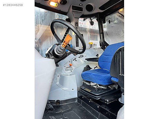 Machinery / Agricultural Machines / Tractors / New Holland / TR5.110