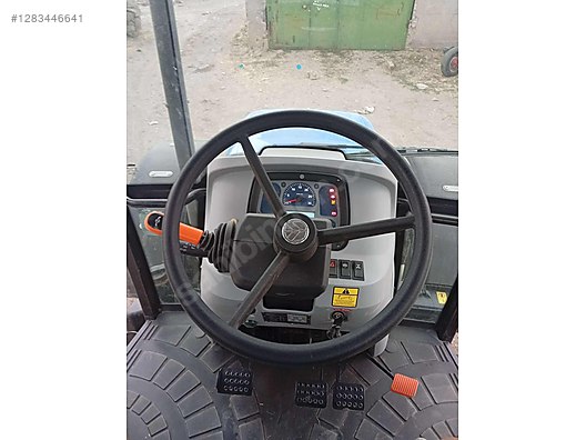 Machinery / Agricultural Machines / Tractors / New Holland / TD90D