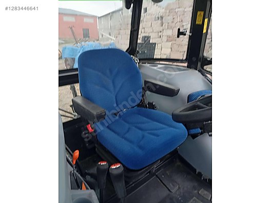 Machinery / Agricultural Machines / Tractors / New Holland / TD90D