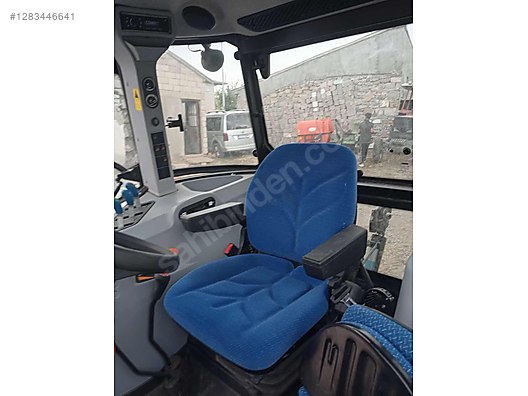 Machinery / Agricultural Machines / Tractors / New Holland / TD90D