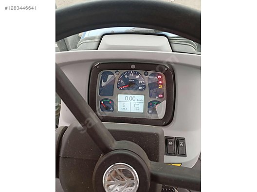 Machinery / Agricultural Machines / Tractors / New Holland / TD90D