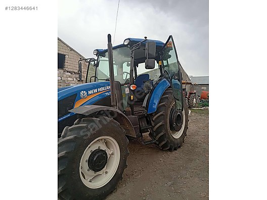 Machinery / Agricultural Machines / Tractors / New Holland / TD90D