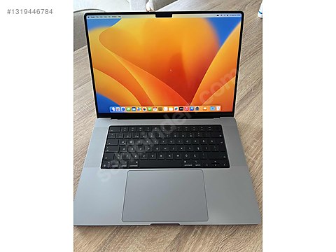Apple Macbook / 16
