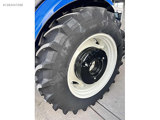 Machinery / Agricultural Machines / Tractors / New Holland / TD110D