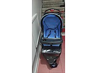 Temiz sıfır ayarında bebek arabası