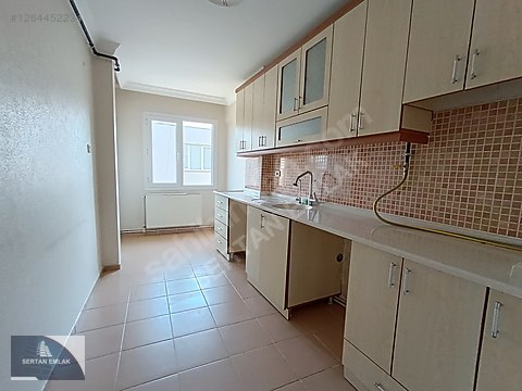 Vergi Dairesi Geniş Yolda 3+1 115m2 3.Kat Bakımlı...