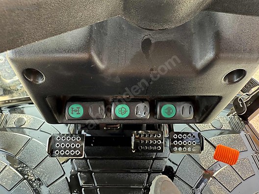 Machinery / Agricultural Machines / Tractors / New Holland / TT4.55