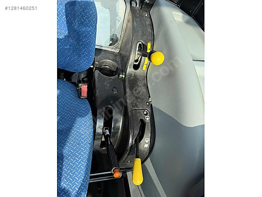 Machinery / Agricultural Machines / Tractors / New Holland / TT4.55