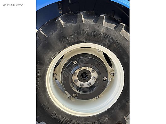 Machinery / Agricultural Machines / Tractors / New Holland / TT4.55