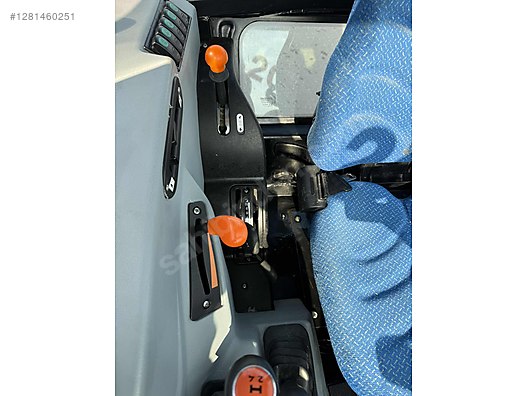 Machinery / Agricultural Machines / Tractors / New Holland / TT4.55