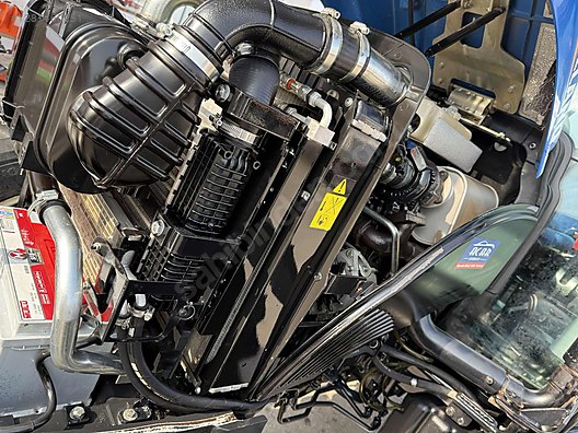 Machinery / Agricultural Machines / Tractors / New Holland / TT4.55