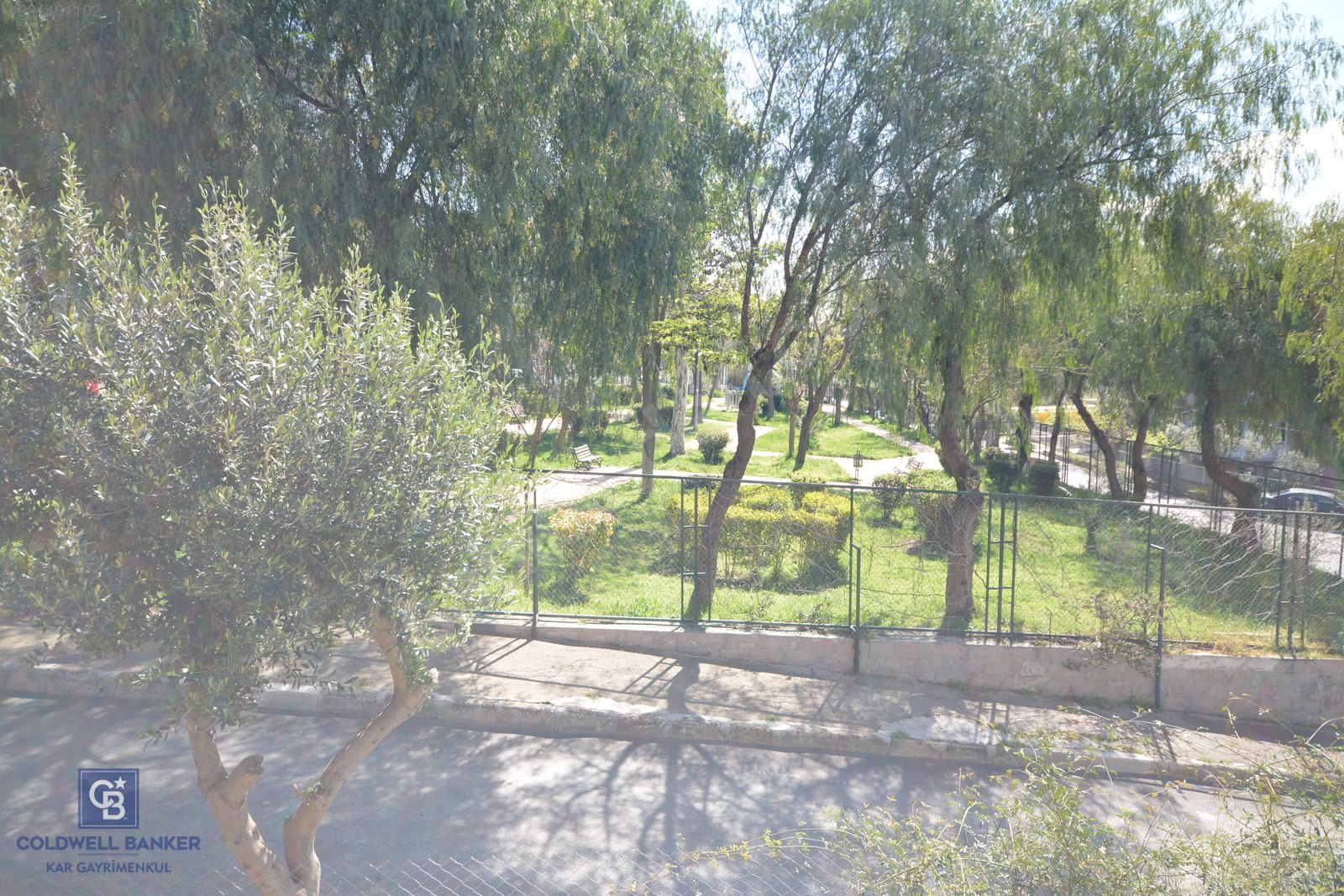 Bornova Atatürk Mahallesin de 3 Katlı Komple Satılık Bina Satılık