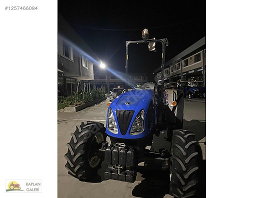 Machinery / Agricultural Machines / Tractors / New Holland / T4.80B