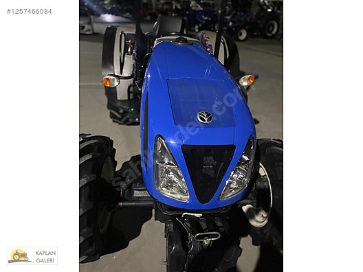 Machinery / Agricultural Machines / Tractors / New Holland / T4.80B