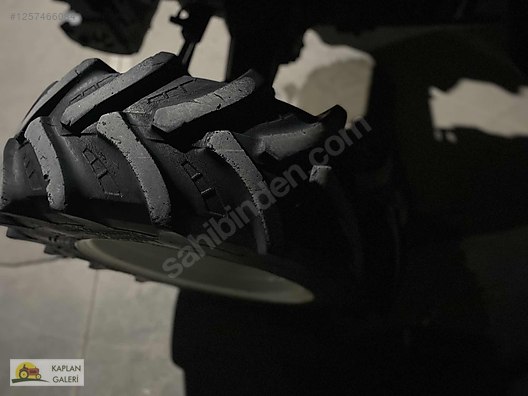 Machinery / Agricultural Machines / Tractors / New Holland / T4.80B