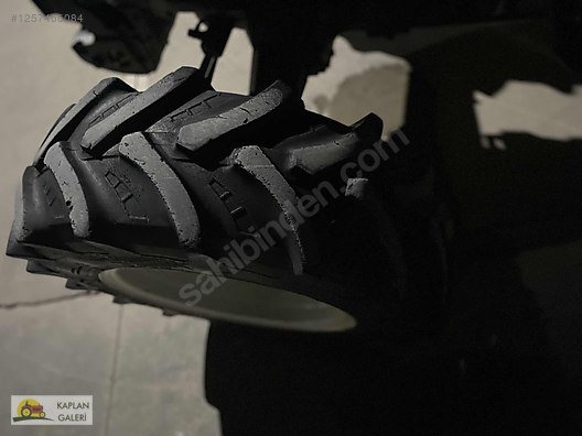 Machinery / Agricultural Machines / Tractors / New Holland / T4.80B