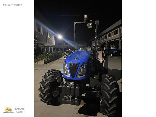 Machinery / Agricultural Machines / Tractors / New Holland / T4.80B