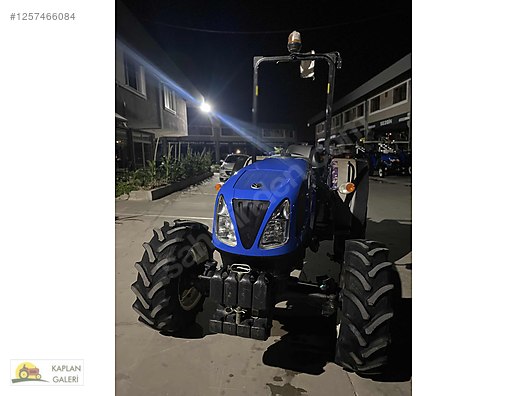 Machinery / Agricultural Machines / Tractors / New Holland / T4.80B