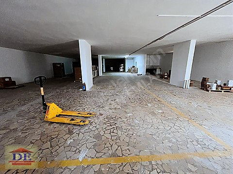 MERKEZİ KONUMDA DÜZ AYAK ARAÇ YANAŞIR DEPO İMALATHANE...