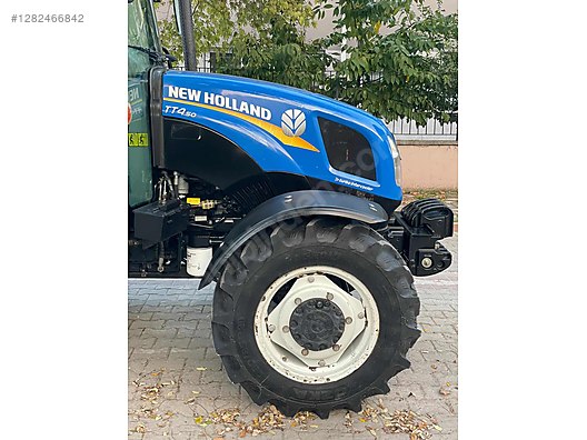 Machinery / Agricultural Machines / Tractors / New Holland / TT4.50