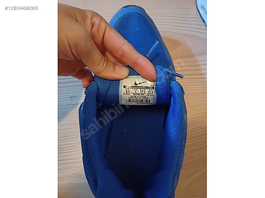 Used & Brand New Items / Clothing & Accessories / Women / Shoes / Sneakers