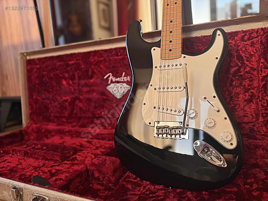 Fender Player Series Stratocaster 2020 - Siyah / Maple / SSS on