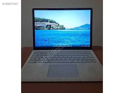 Microsoft / Microsoft Surface Laptop 2 | i5-8350U | 8GB RAM