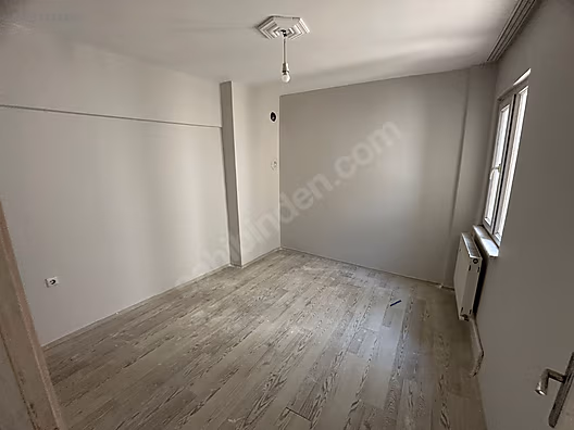 Bursa Emlak alem-i çarşı merkezinde üst kat 2+1 içi yapılı daire #1257474370