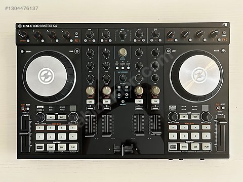 Native Instruments Traktor S4 MK2 DJ Controller + MAGMA Çanta on