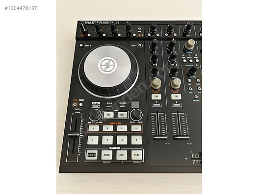 Native Instruments Traktor S4 MK2 DJ Controller + MAGMA Çanta on