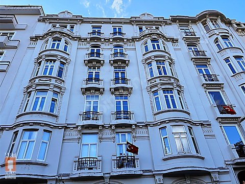 satılık teşvikiye caddede tarihi binada 4+1 daire