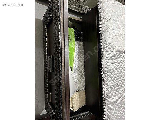 Used & Brand New Items / Home Decor / Furniture / Bedroom / Bedroom Furniture Set