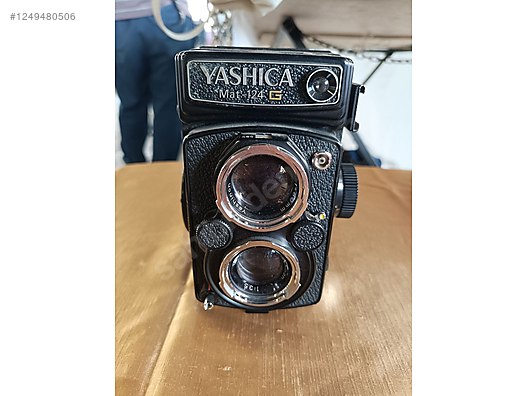 Medium Format / TLR (Twin Lens Reflex) / Yashica Mat 124G on