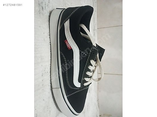 Used & Brand New Items / Clothing & Accessories / Women / Shoes / Sneakers