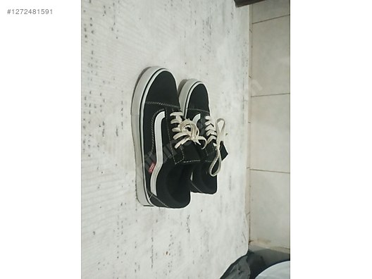 Used & Brand New Items / Clothing & Accessories / Women / Shoes / Sneakers