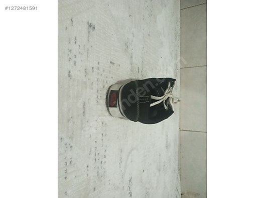 Used & Brand New Items / Clothing & Accessories / Women / Shoes / Sneakers