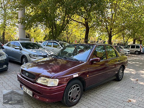 Vasıta / Otomobil / Ford / Escort / 1.6 / CLX