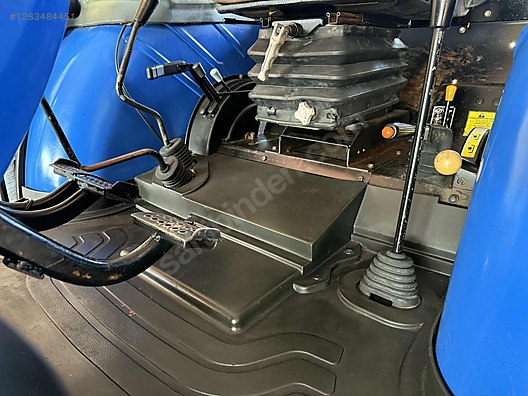 Machinery / Agricultural Machines / Tractors / New Holland / TD65D