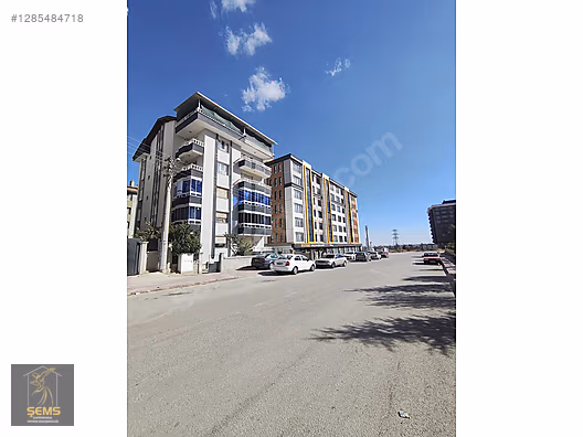 Novada AVM yakını Bakımlı ve Teraslı 5+1 daire #1285484718