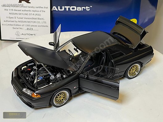 Autoart Diecast Model 1:18 Nissan Araba - 1308486559