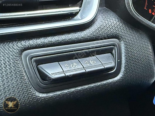 OTOFENİX 2020 RENAULT CLİO 1.3 TCe TOUCH 91.877 KM