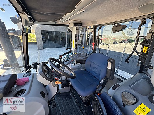 Machinery / Agricultural Machines / Tractors / New Holland / TR5.115