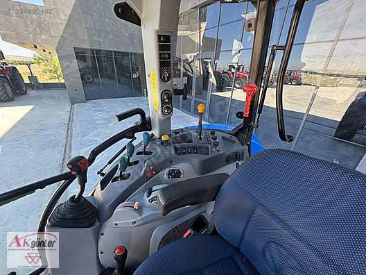 Machinery / Agricultural Machines / Tractors / New Holland / TR5.115