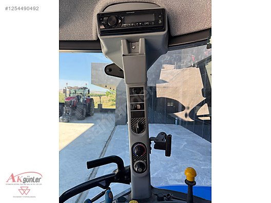 Machinery / Agricultural Machines / Tractors / New Holland / TR5.115