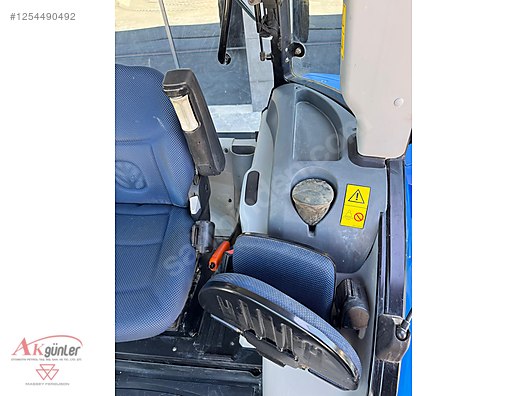 Machinery / Agricultural Machines / Tractors / New Holland / TR5.115