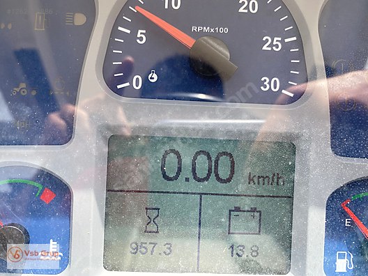 Machinery / Agricultural Machines / Tractors / New Holland / T4.50S