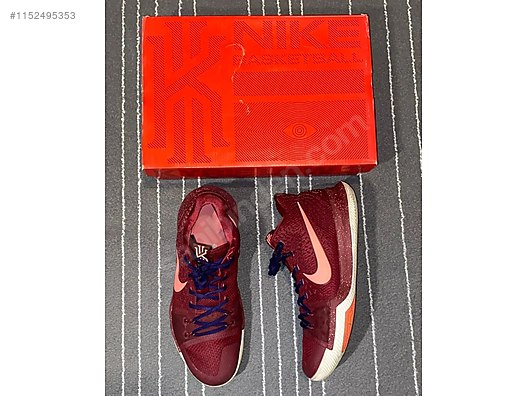 Kyrie 3 team red store